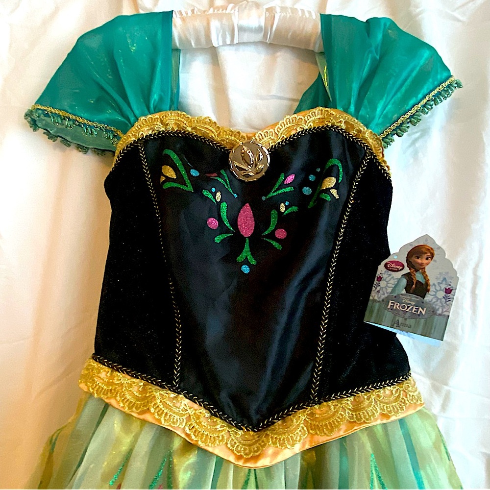 NWT Disney Store Princess Anna Deluxe Dress Up Costume size 9/10